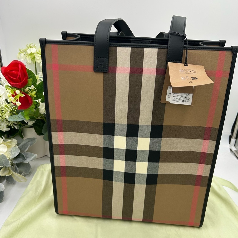 Burberry classic check book tote bag made in Italy
